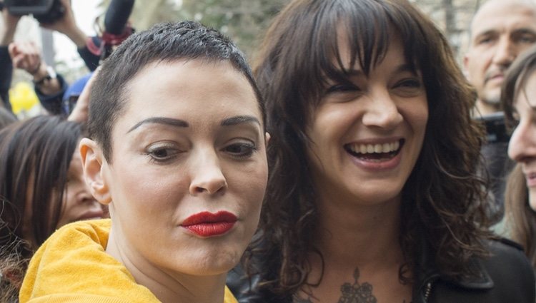 Rose McGowan y Asia Argento durante una manifestación del Metoo