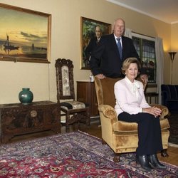 Los Reyes de Noruega en la inauguración de la casa-museo en la que vivió Sonia de Noruega antes de casarse