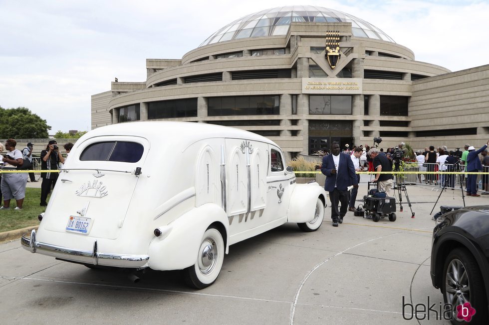 El coche fúnebre con el que han trasladado los restos mortales de Aretha Franklin