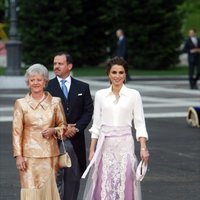 Rania de Jordania y la Princesa Muna en la boda del Príncipe Felipe y Letizia Ortiz