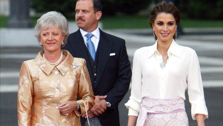 Rania de Jordania y la Princesa Muna en la boda del Príncipe Felipe y Letizia Ortiz