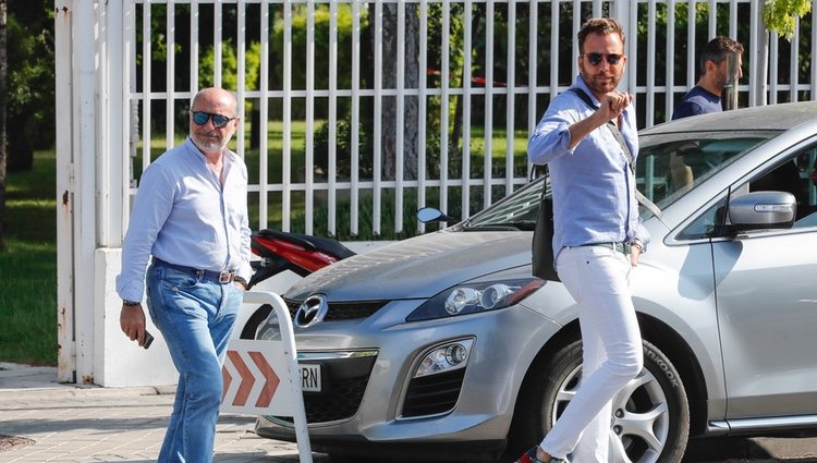 Raúl Prieto y José Carlos Bernal visitan a Carmen Borrego en el hospital