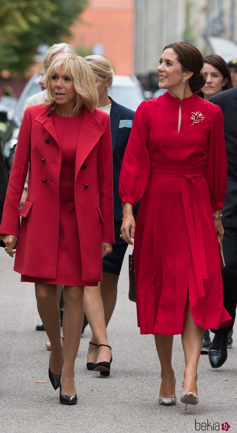 Brigitte Macron y Mary de Dinamarca en su visita a la Academia de las Bellas Artes de Copenhague