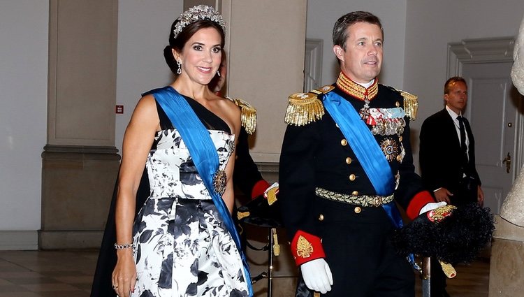 Federico y Mary de Dinamarca en la cena de gala en honor a Emmanuel Macron