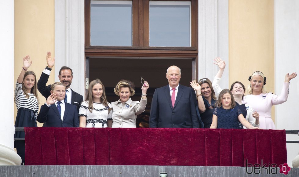 Los Reyes de Noruega celebran sus Bodas de Oro con sus hijos y sus nietos