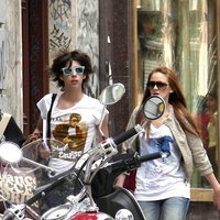 Eduardo Casanova y Ana Polvorosa paseando por Madrid en 2007