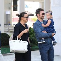 Bradley Cooper e Irina Shayk con su hija Lea en Venecia