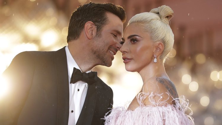 Bradley Cooper y Lady Gaga muy cómplices en Venecia