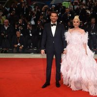 Bradley Cooper y Lady Gaga en la alfombra roja de Venecia