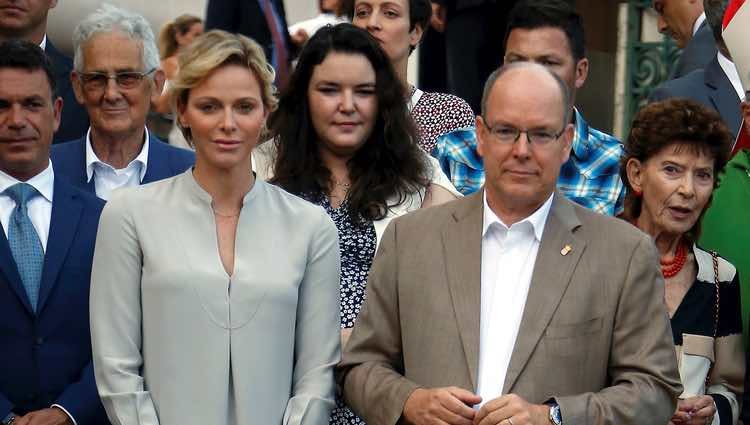 Los Príncipes Alberto y Charlene de Mónaco con sus hijos en el picnic del final de verano 2018