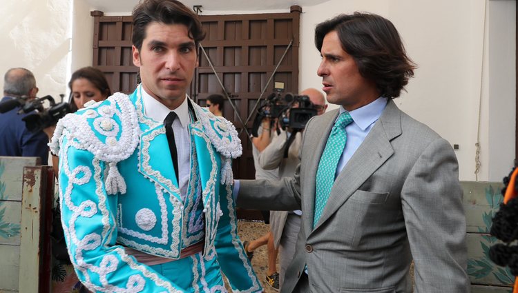 Los hermanos Fran y Cayetano Rivera antes de la Goyesca 2018