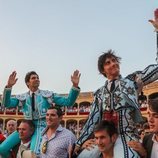 Cayetano Rivera y Roca Rey saliendo a hombros de la Goyesca 2018