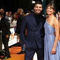 Michelle Jenner y Álex García en la premiere de 'El Continental' en el FesTVal 2018