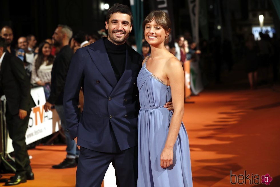 Michelle Jenner y Álex García en la premiere de 'El Continental' en el FesTVal 2018