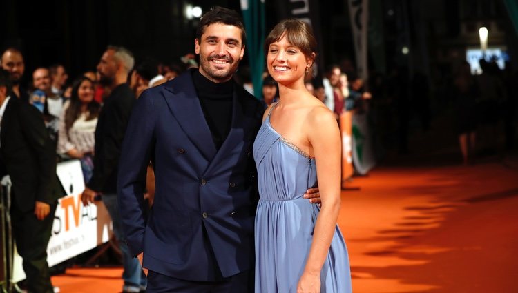 Michelle Jenner y Álex García en la premiere de 'El Continental' en el FesTVal 2018