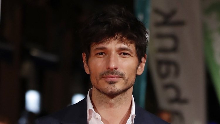 Andrés Velencoso en la premiere de la segunda temporada de 'Velvet Colección' en el FesTVal de Vitoria