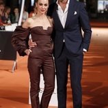 Marta Hazas y Andrés Velencoso en la premiere de la segunda temporada de 'Velvet Colección' en el FesTVal de Vitoria