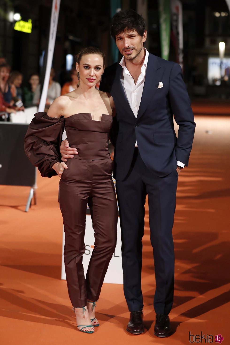 Marta Hazas y Andrés Velencoso en la premiere de la segunda temporada de 'Velvet Colección' en el FesTVal de Vitoria