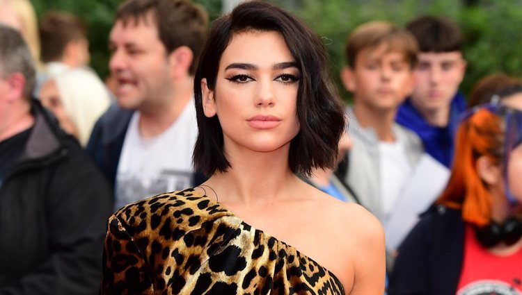 Dua Lipa en los Premios Hombres del año GQ 2018