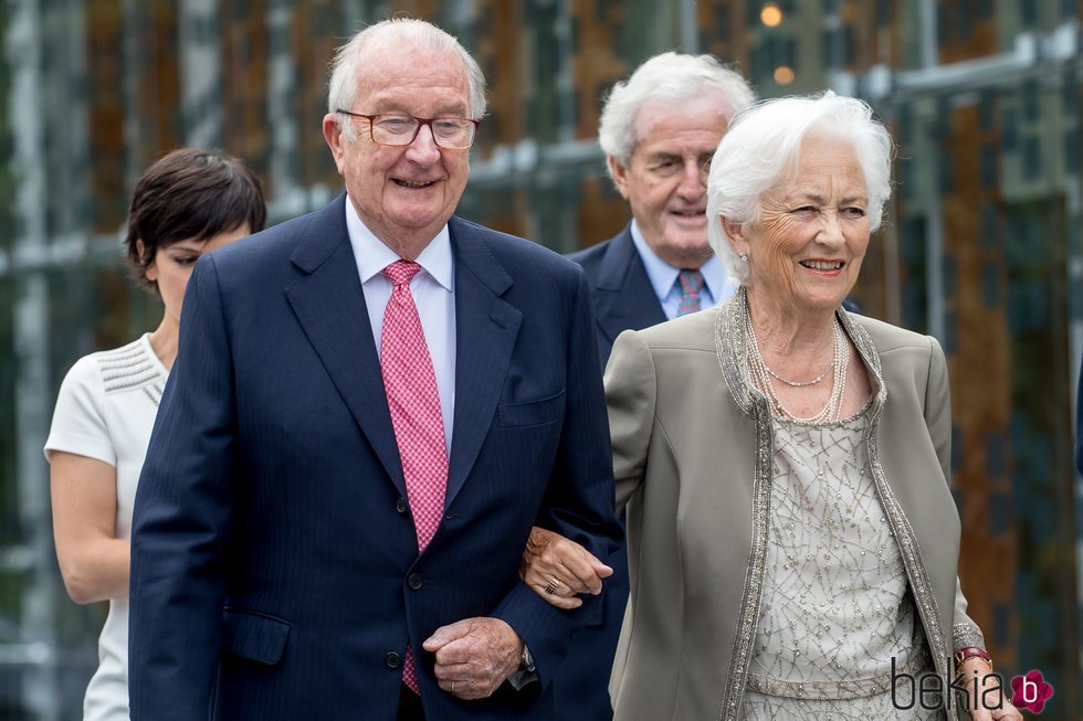 Los Reyes Alberto y Paola de Bélgica durante el 80 cumpleaños de la Reina