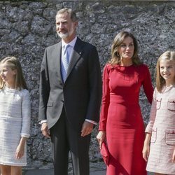 Los Reyes Felipe y Letizia, la Princesa Leonor y la Infanta Sofía camino a la Santa Cueva de Covadonga