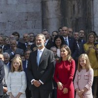 Los Reyes Felipe y Letizia y sus hijas Leonor y Sofía en la ofrenda floral a Don Pelayo en Covadonga