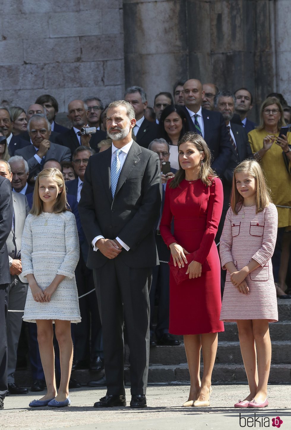 Los Reyes Felipe y Letizia y sus hijas Leonor y Sofía en la ofrenda floral a Don Pelayo en Covadonga