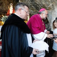 La Princesa Leonor y la Infanta Sofía reciben medallas del centenario de la Coronación Canónica de la Virgen de Covadonga