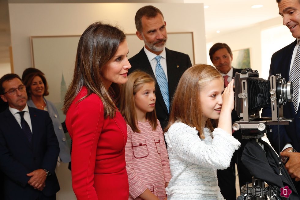 Los Reyes Felipe y Letizia, la Princesa Leonor y la Infanta SofÃ­a en el Museo de Covadonga