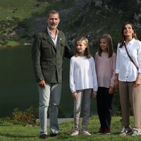 Los Reyes y sus hijas Leonor y Sofía en los Lagos de Covadonga