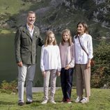 Los Reyes Felipe y Letizia, la Princesa Leonor y la Infanta Sofía en los Lagos de Covadonga