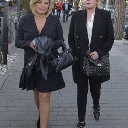 Terelu Campos y Mila Ximénez dando un paseo por Madrid