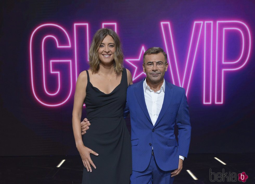 Jorge Javier Vázquez y Sandra Barneda en el posado oficial de 'GH VIP 6'