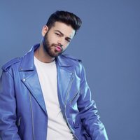 Agoney durante una sesión de fotos