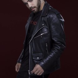 Agoney posa en una sesión de fotos