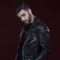 Agoney posa en una sesión de fotos