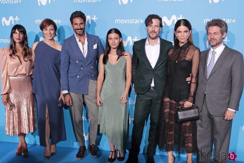 Juana Acosta, Daniel Grao, Oscar Higares y el resto del equipo de 'Gigantes' en le photocall de Movistar +