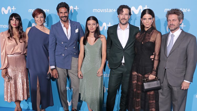 Juana Acosta, Daniel Grao, Oscar Higares y el resto del equipo de 'Gigantes' en le photocall de Movistar +