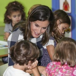 La Reina Letizia en la inauguración del Curso Escolar 2018/2019 en un colegio de Oviedo