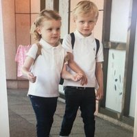 Los Principes Jacques y Gabriella en su primer día de escuela