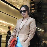 Victoria Beckham a la entrada de su desfile en la London Fashion Week