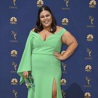 Britney Young en la alfombra roja de los Premios Emmy 2018