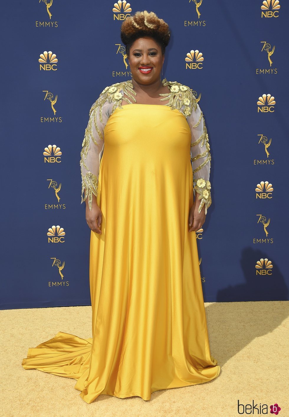 Ashley Nicole Black en la alfombra roja de los Premios Emmy 2018