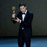 Bill Hader recogiendo su galardón en los Premios Emmy 2018