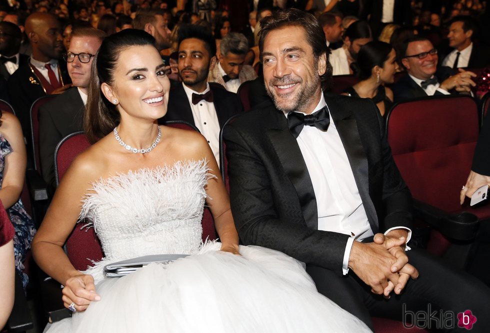 Penélope Cruz y Javier Bardem en la entrega de los Premios Emmy 2018