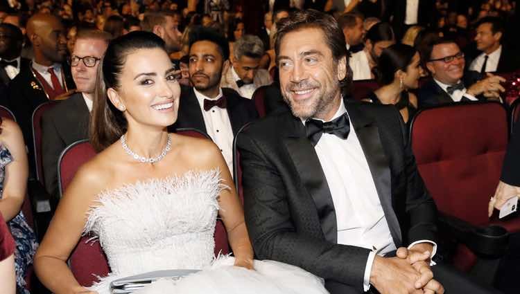 Penélope Cruz y Javier Bardem en la entrega de los Premios Emmy 2018