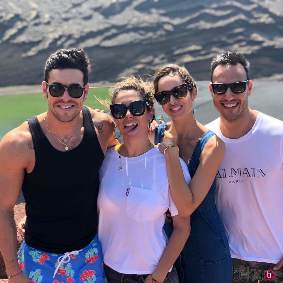 Mario Casas y Blanca Suárez de vacaciones con unos amigos en Tenerife