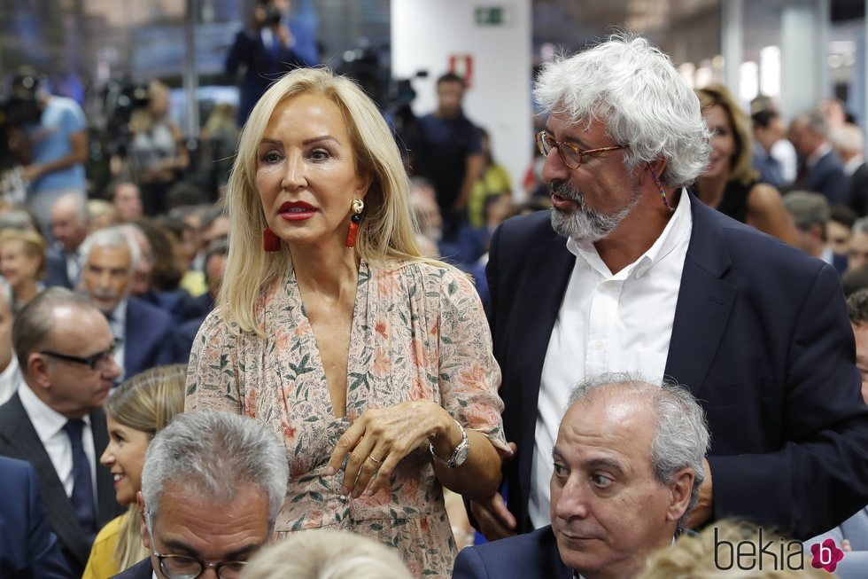 Carmen Lomana durante un discurso de Pablo Casado