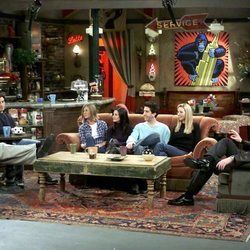 El reparto de 'Friends' en el decorado de la cafetería Central Perk