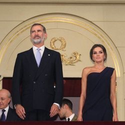 Los Reyes Felipe y Letizia, Ana Pastor y Carmen Calvo en el palco del Teatro Real de Madrid